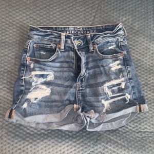 American Eagle distressed mom short size 4 blue jean short
